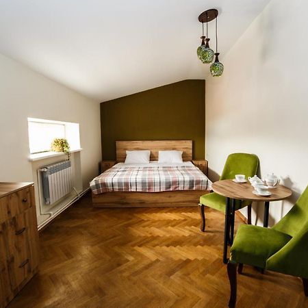 Hotel Red Castle Erevan Esterno foto